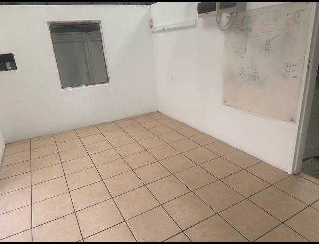 700M² WAREHOUSE TO LET IN SOUTH BEACH
